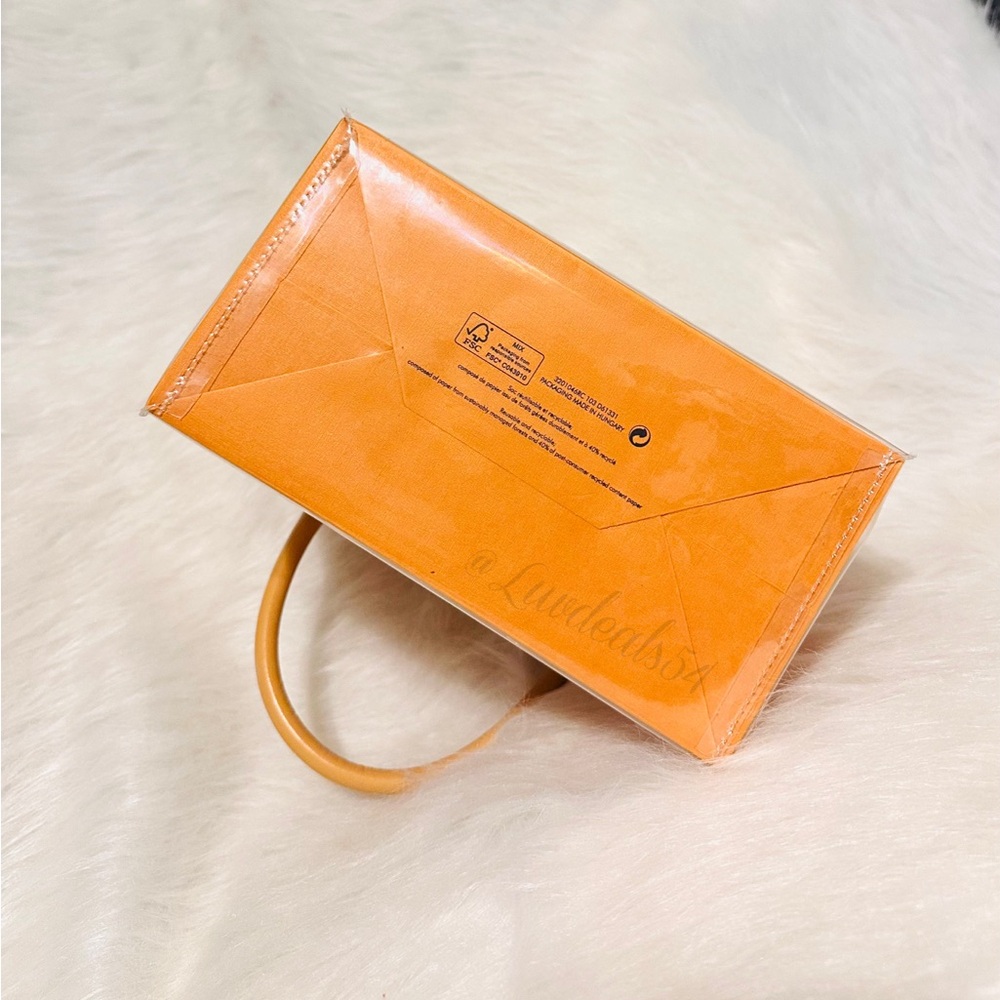 Louis Vuitton Vibrant Orange Tote
Medium Size - Picture 4 of 6